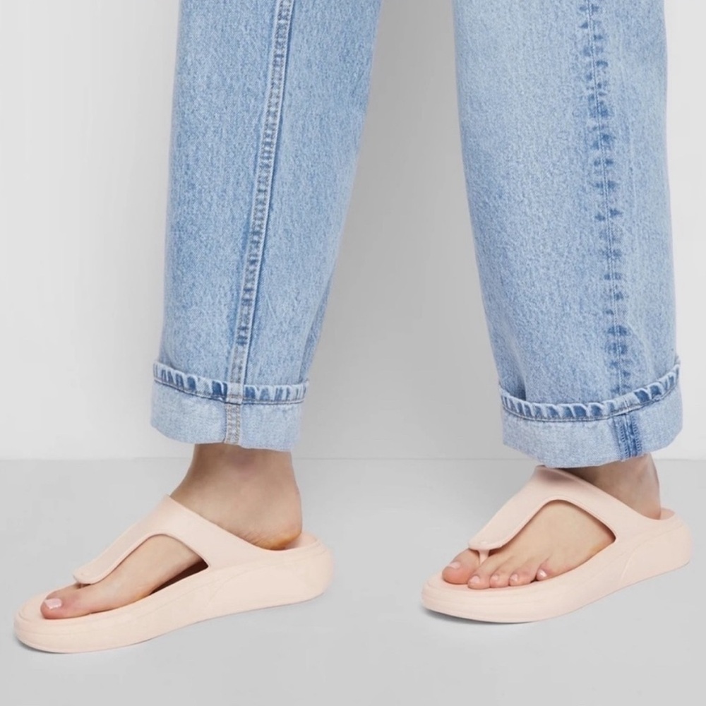 Stuart Weitzman
Stuflex T-strap EVA Sandal